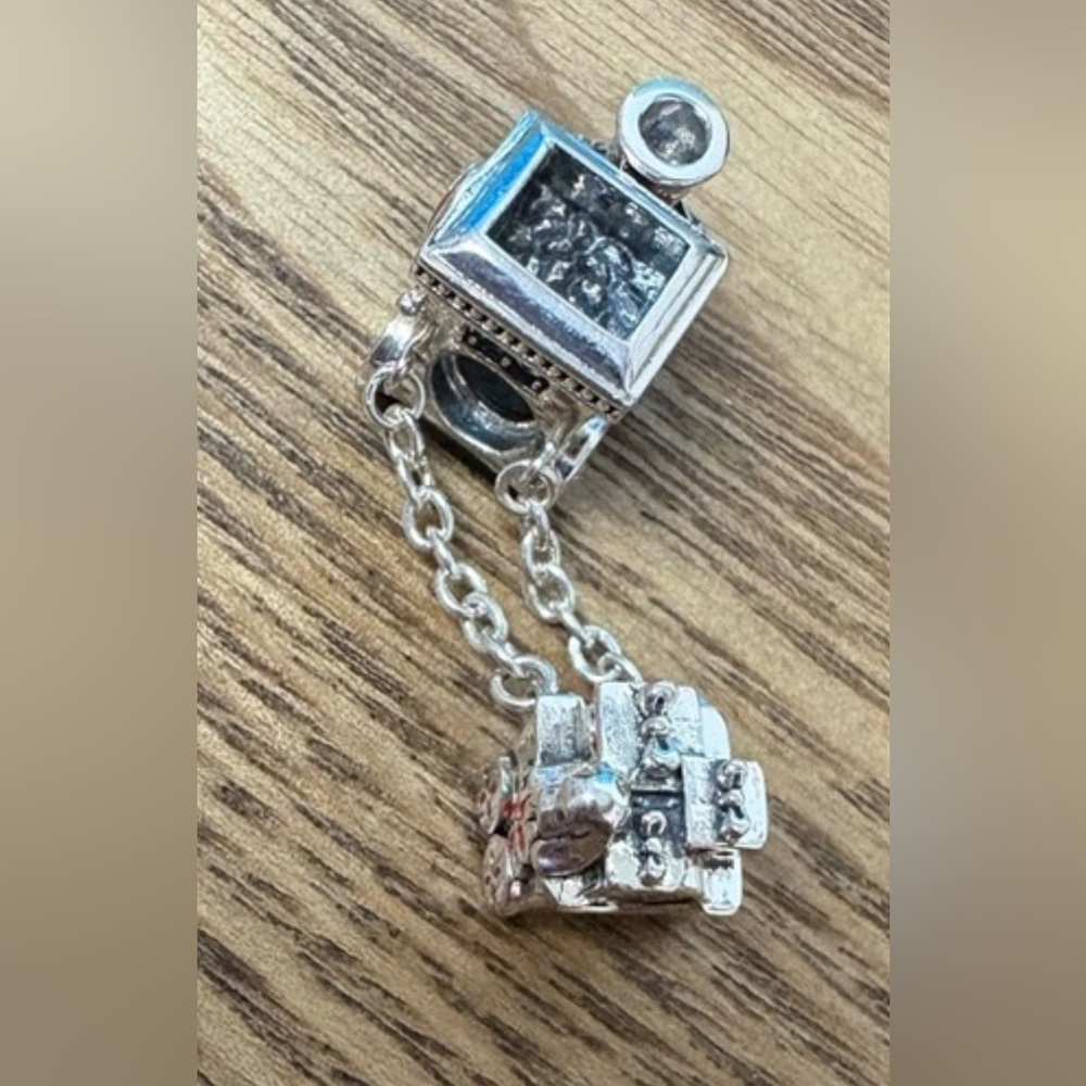 Chamilia | 925 SA Santaโs Train Charm, detailed and beautiful RARE - Picture 3 of 4